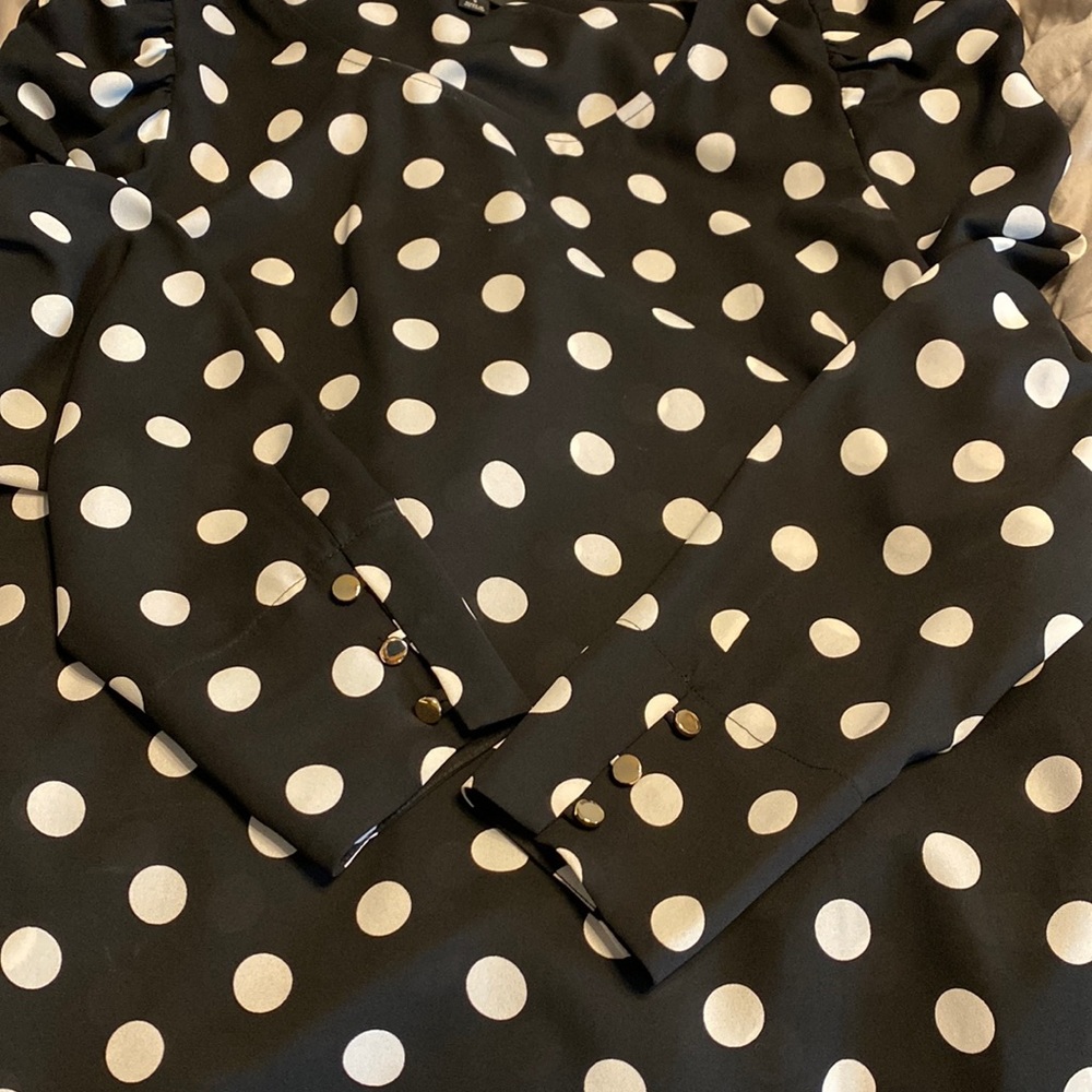 Beautiful black & white shirt. Perfect for work. Excellent condition. - Picture 4 of 8